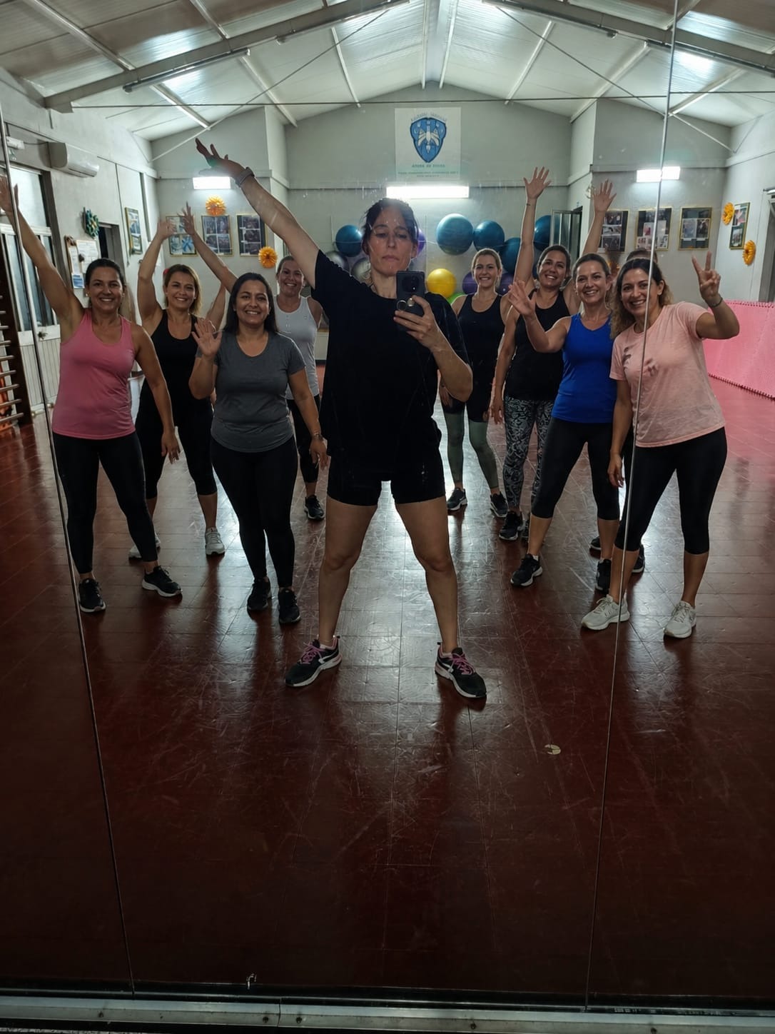 Sandra com participantes de uma aula Move+.